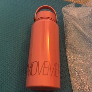 Movement stainless water bottle container
